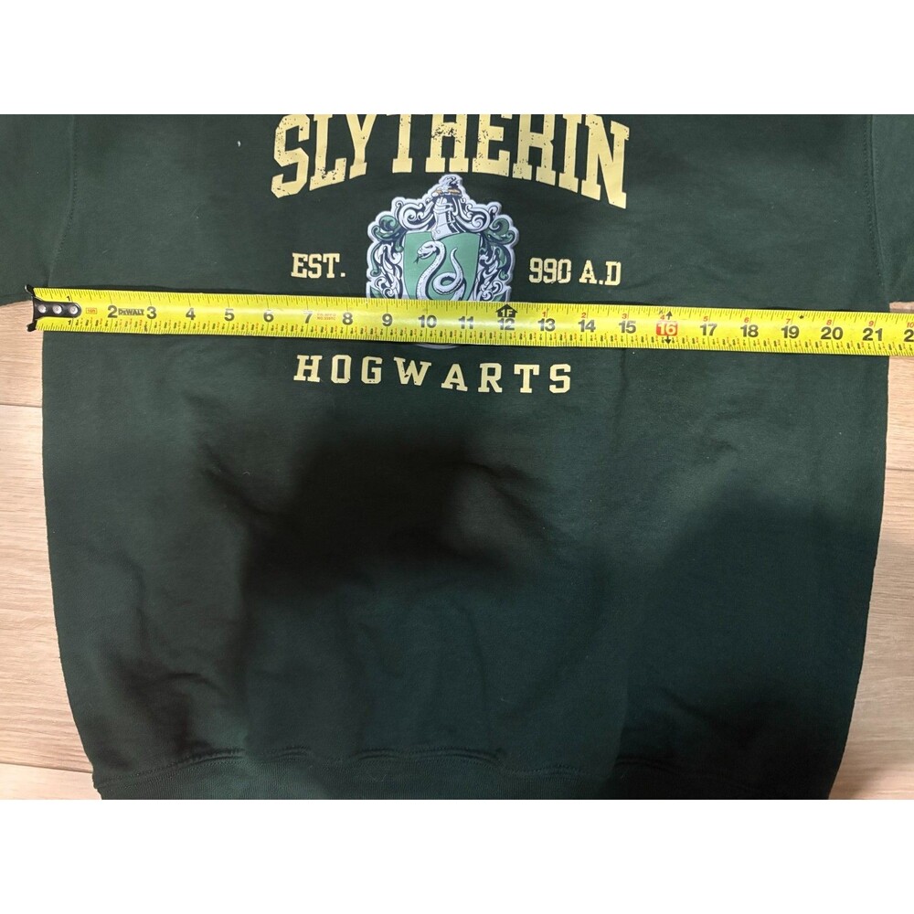 Slytherin Hogwarts Crewneck Sweatshirt Medium Green Harry Potter Gildan Heavy Bl - Picture 4 of 9